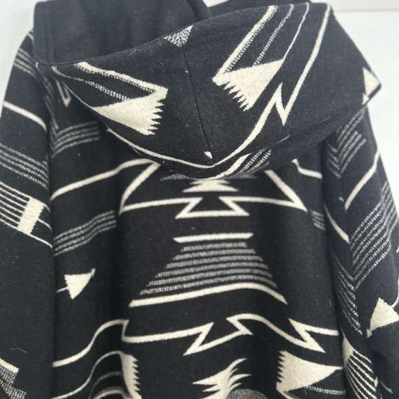 Lindsey Thornburg Heritage Cloak - Picture 10 of 11